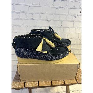 CLARKS ORIGINALS WOMEN'S WALLABEE BOOT